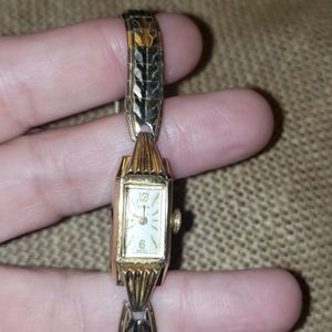 BULOVA VINTAGE 1940S LADIES WATCH